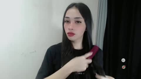 Snapshot of emelyn_fuckdoll chatting on January 27, 6:41 am Scarlett online show from January 27, 6:41 am