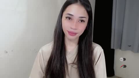 Snapshot of emelyn_fuckdoll chatting on February 7, 6:03 am Scarlett online show from February 7, 6:03 am