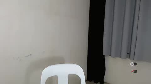 Snapshot of emelyn_fuckdoll chatting on February 12, 7:44 am Scarlett online show from February 12, 7:44 am