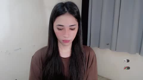 Snapshot of emelyn_fuckdoll chatting on February 13, 6:41 am Scarlett online show from February 13, 6:41 am