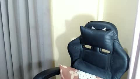 Snapshot of emelyn_fuckdoll chatting on October 17, 4:53 pm Scarlett online show from October 17, 4:53 pm