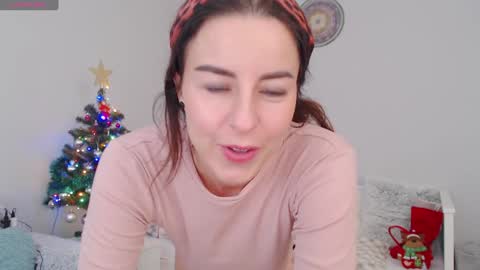 Snapshot of emerald_kittycat chatting on January 17, 11:38 am just me online show from January 17, 11:38 am