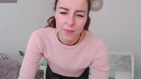 Snapshot of emerald_kittycat chatting on February 22, 12:08 pm just me online show from February 22, 12:08 pm