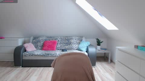 just me online show from April 16, 8:26 am