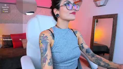 Esmeralda online show from November 12, 1:33 pm