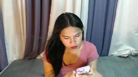Snapshot of emere_kai_24xxx chatting on April 2, 4:32 am Chelle dont forget to folloe me and thumps up online show from April 2, 4:32 am