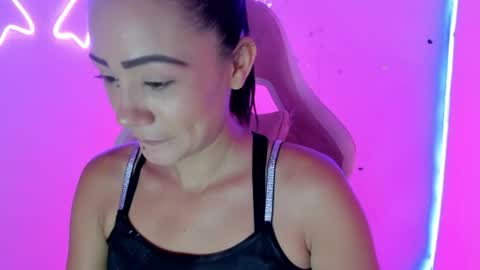 Snapshot of emeril_lia chatting on August 3, 7:28 pm Lia coquine online show from August 3, 7:28 pm
