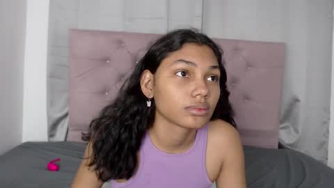 Snapshot of emhilyy_rosee1 chatting on December 2, 11:07 pm emhily online show from December 2, 11:07 pm