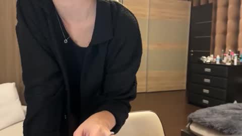 Snapshot of emi__ly chatting on November 27, 6:32 pm emi__ly online show from November 27, 6:32 pm