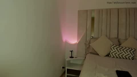 Snapshot of emi_royse chatting on December 17, 5:58 pm emi_royse online show from December 17, 5:58 pm