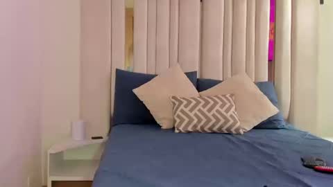 Snapshot of emi_royse chatting on September 12, 6:41 pm emi_royse online show from September 12, 6:41 pm