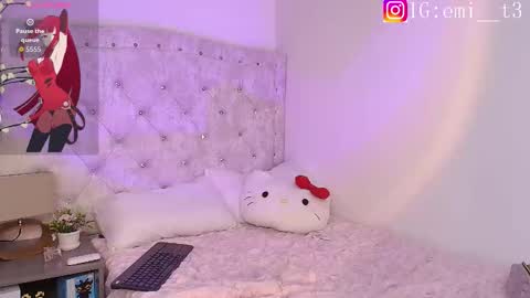 Snapshot of emi_star chatting on October 20, 11:27 pm Emilly online show from October 20, 11:27 pm