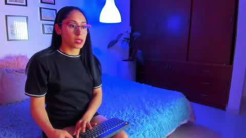 Emi online show from February 26, 3:05 am