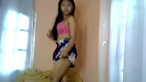 Snapshot of emiehottie chatting on July 1, 5:42 am Ami online show from July 1, 5:42 am