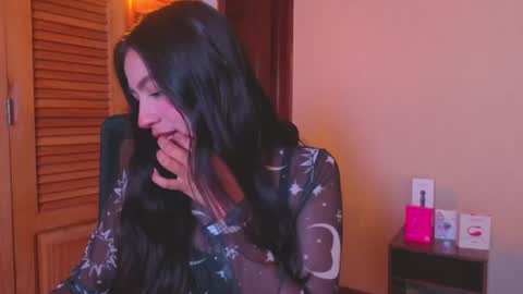 Snapshot of emigomez_ chatting on July 22, 11:18 pm Emilia Gomez online show from July 22, 11:18 pm