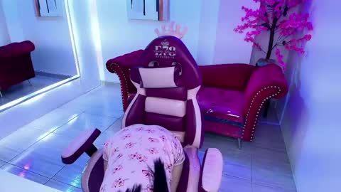 Emiily  online show from April 29, 7:53 pm