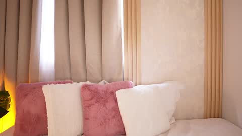 Snapshot of emiily_bell chatting on January 26, 8:02 pm    online show from January 26, 8:02 pm