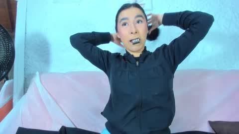 Emily online show from March 1, 12:01 pm