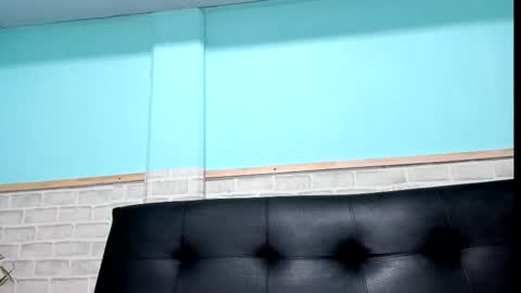 Snapshot of emiily_smile chatting on February 17, 11:55 am Emily online show from February 17, 11:55 am