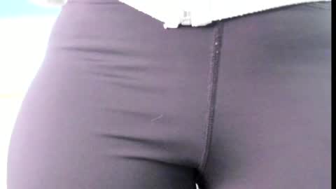 Snapshot of emiily_smile chatting on February 18, 11:22 am Emily online show from February 18, 11:22 am