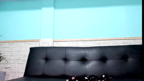 Snapshot of emiily_smile chatting on February 24, 11:43 am Emily online show from February 24, 11:43 am