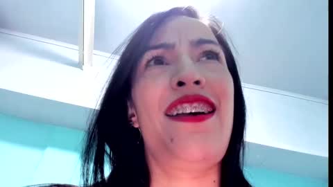 Snapshot of emiily_smile chatting on March 1, 2:55 pm Emily online show from March 1, 2:55 pm