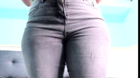 Snapshot of emiily_smile chatting on March 3, 11:33 am Emily online show from March 3, 11:33 am