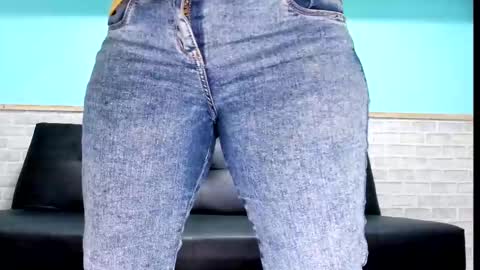 Snapshot of emiily_smile chatting on March 6, 11:36 am Emily online show from March 6, 11:36 am