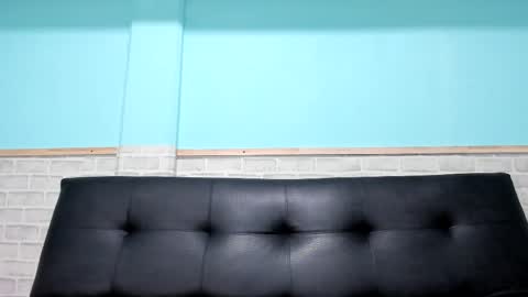 Snapshot of emiily_smile chatting on March 11, 11:33 am Emily online show from March 11, 11:33 am