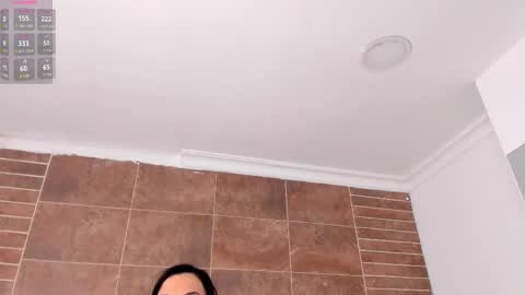 Snapshot of emiily_smile chatting on November 17, 1:06 pm Emily online show from November 17, 1:06 pm