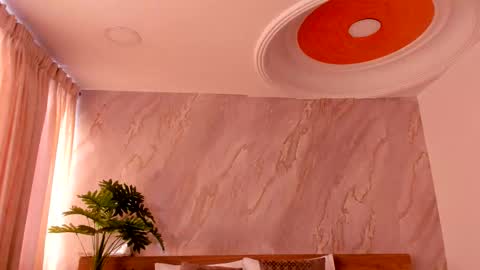 Snapshot of emiily_smile chatting on November 22, 2:05 pm Emily online show from November 22, 2:05 pm