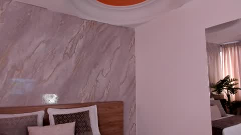 Snapshot of emiily_smile chatting on November 30, 12:09 pm Emily online show from November 30, 12:09 pm