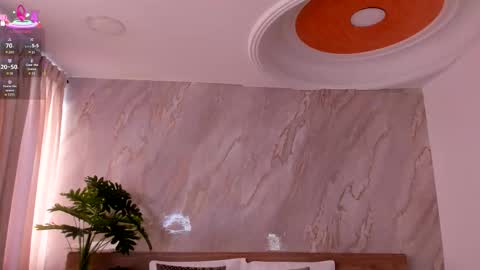 Snapshot of emiily_smile chatting on December 2, 12:32 pm Emily online show from December 2, 12:32 pm