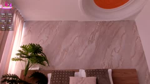 Snapshot of emiily_smile chatting on December 5, 1:09 pm Emily online show from December 5, 1:09 pm