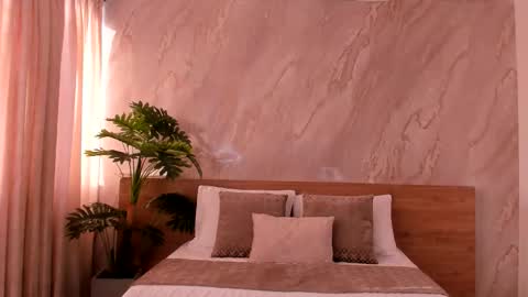 Snapshot of emiily_smile chatting on December 14, 12:32 pm Emily online show from December 14, 12:32 pm