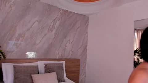 Snapshot of emiily_smile chatting on December 16, 12:10 pm Emily online show from December 16, 12:10 pm