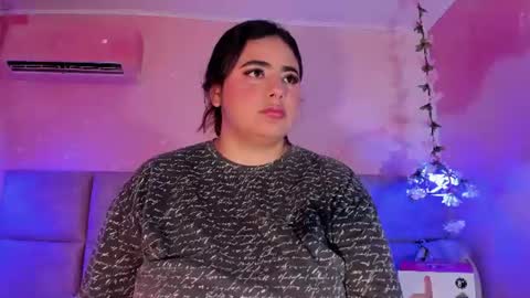 Emiily Grace online show from July 25, 11:41 am