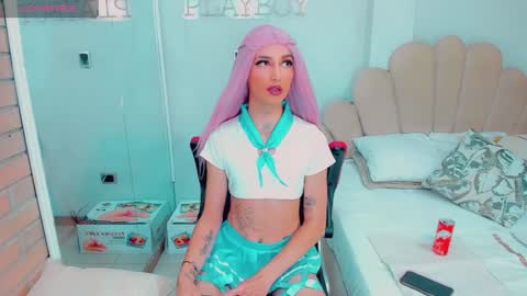 Snapshot of emiilysaenzz chatting on December 10, 9:54 pm EmillySaenz online show from December 10, 9:54 pm