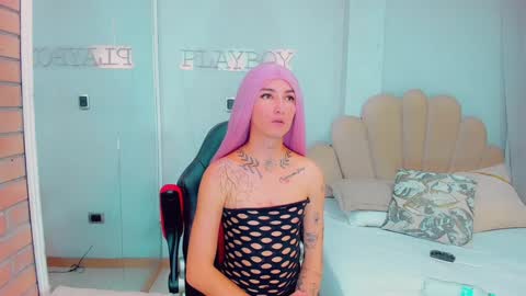 Snapshot of emiilysaenzz chatting on January 28, 2:31 pm EmillySaenz online show from January 28, 2:31 pm