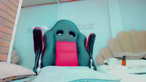 Snapshot of emiilysaenzz chatting on September 10, 5:24 pm EmillySaenz online show from September 10, 5:24 pm