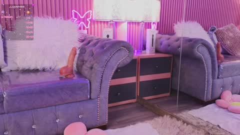 Snapshot of emiiscoot_1 chatting on December 7, 2:57 pm Emily online show from December 7, 2:57 pm