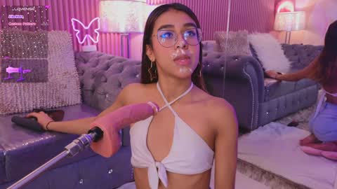 Snapshot of emiiscoot_1 chatting on December 14, 1:27 pm Emily online show from December 14, 1:27 pm