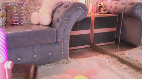 Snapshot of emiiscoot_1 chatting on January 7, 3:54 pm Emily online show from January 7, 3:54 pm