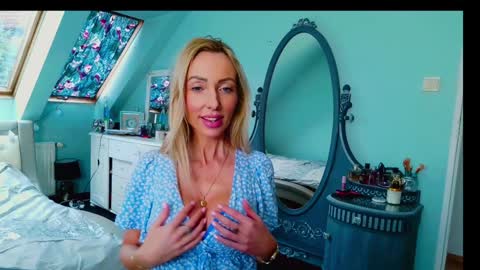 Snapshot of emilachat chatting on February 7, 9:58 am Emila online show from February 7, 9:58 am