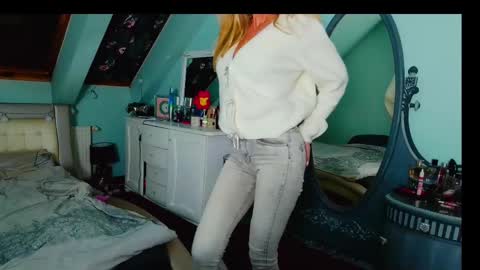 Snapshot of emilachat chatting on February 9, 5:33 pm Emila online show from February 9, 5:33 pm