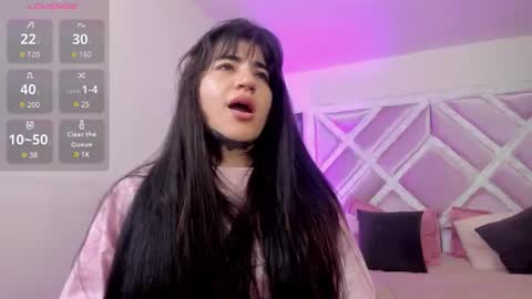 emilayton_ online show from October 23, 6:39 pm