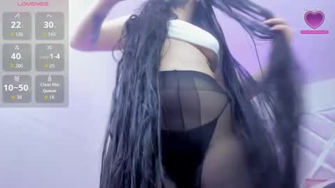 emilayton_ online show from October 25, 8:03 pm