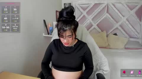 emilayton_ online show from February 28, 9:05 pm