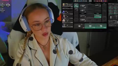 Snapshot of emili1_bc chatting on September 11, 6:30 pm Emili online show from September 11, 6:30 pm