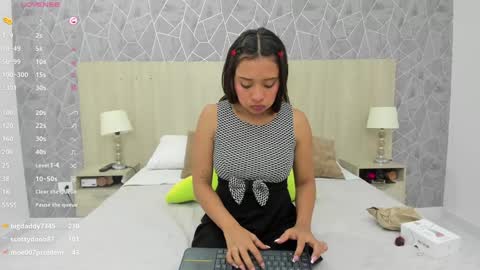 Emili Lenus online show from January 5, 5:51 pm